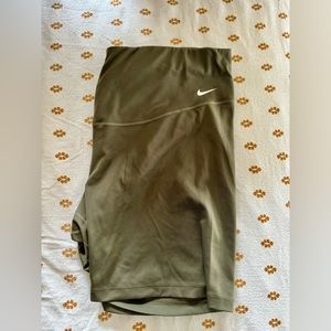 Nike Women’s Mid-Rise 7” Biker Short